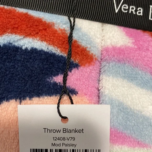NWT! Vera Bradley throw blanket - Picture 4 of 9